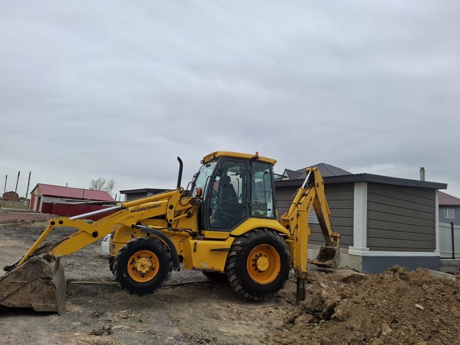 Услуга аренда экскаватор-погрузчика