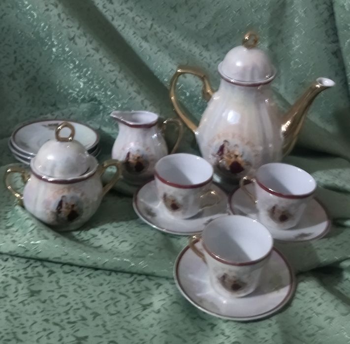 Продаются  кофейный  сервиз производство Япония,молочник и соусница ,