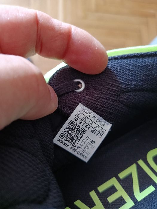Маратонки adidas 44 номер