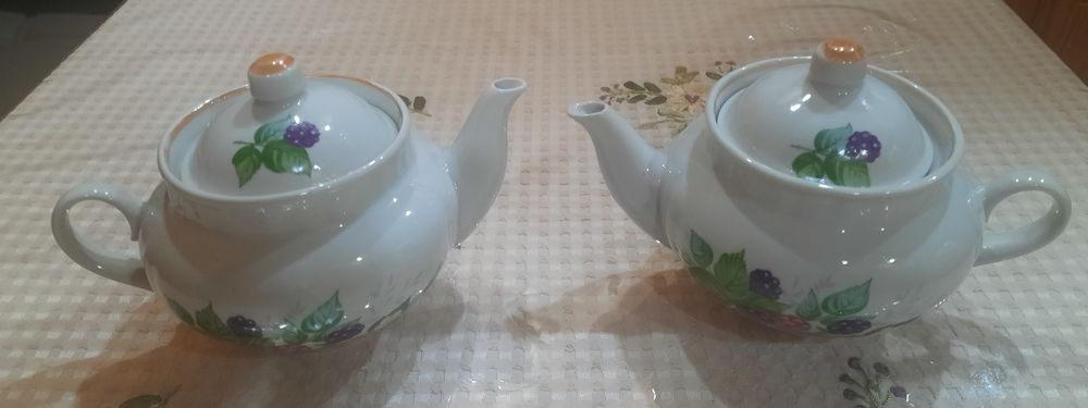 Абсолютно новые, красивые, фарфоровые чайники  "Ежевика", Прокопьевски