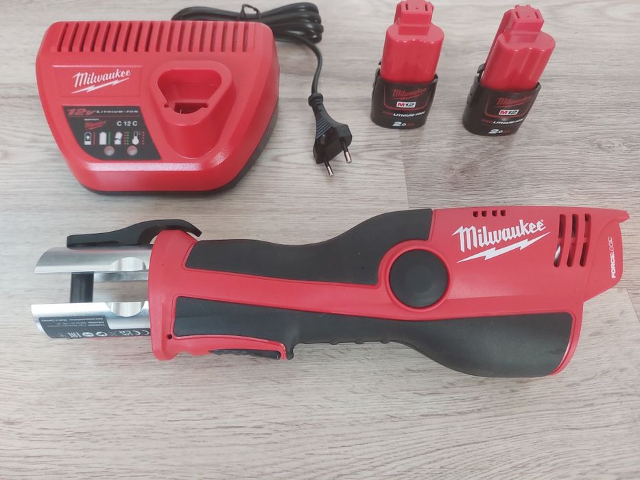 Set presa hidraulica sertizat milwaukee M12 HPT, 2 acumulatori și inc,