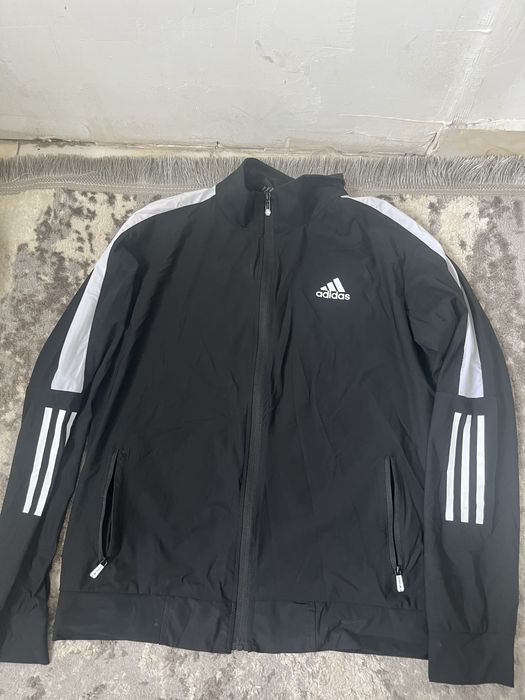 Ветровка адидас.
