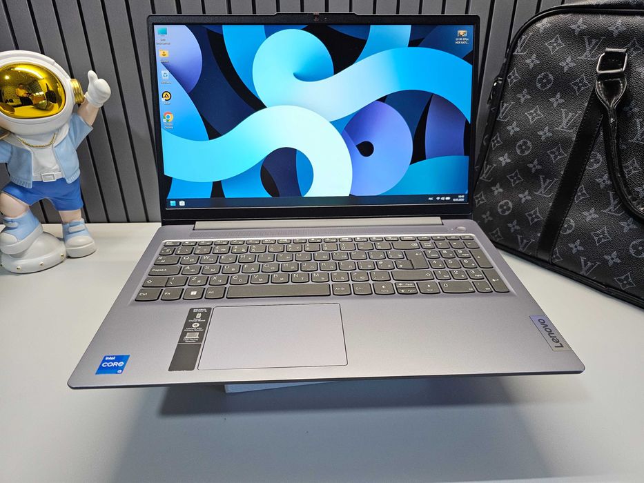 ПРОДАМ Lenovo Slim 15AH8 Ноутбук Core™i5-12450H/8GB/512SSD/15.6"iPSFHD