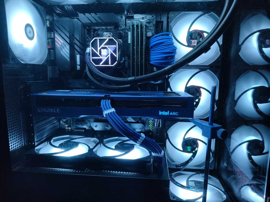 Видеокарта Intel Arc B580 Titan OC Edition + подарък