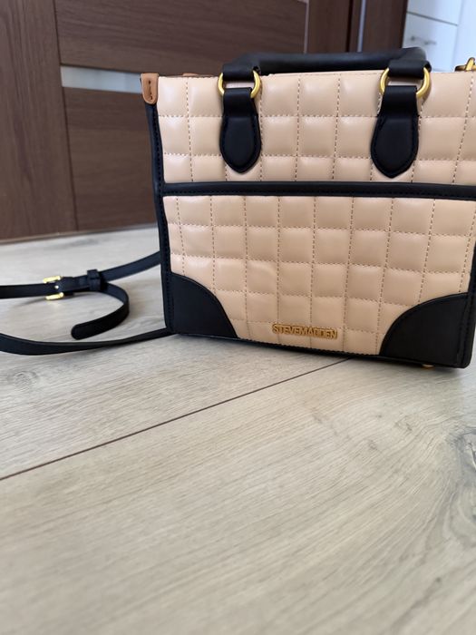 Gentuta noua Steve Madden