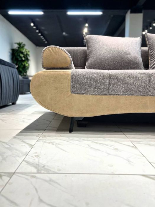 Прямой компактный диван