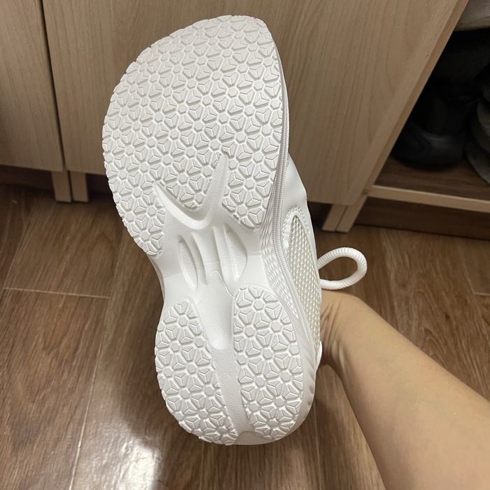 Продам кроссовки для широкой стопы.