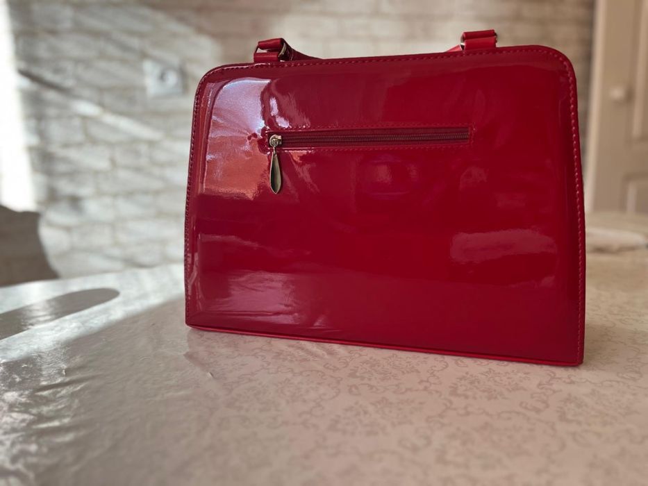 Продам лакированную сумку