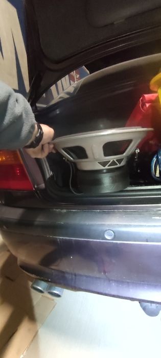 Subwoofer auto de mare putere 6000w 10000w putere cu membrana defectă, a căzut o scândură pe el. Difuzor și încă un subwoofer de 800-1000w perfect fun