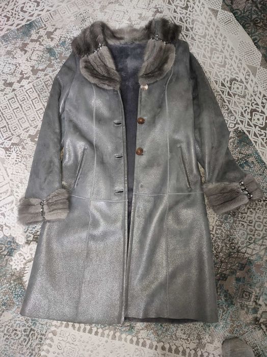 Красивая дубленка 48-50размер.