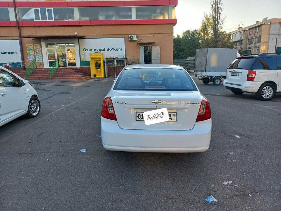 Sotildi Lacetti  2013 Rangi oq mexanika  metan gaz