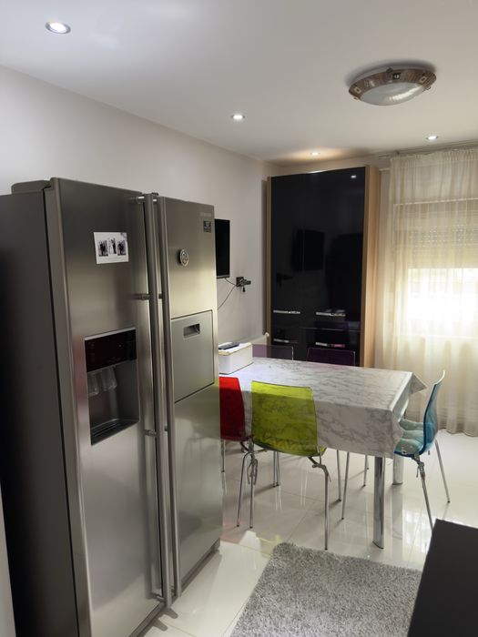 Inchiriez apartament 3 camere