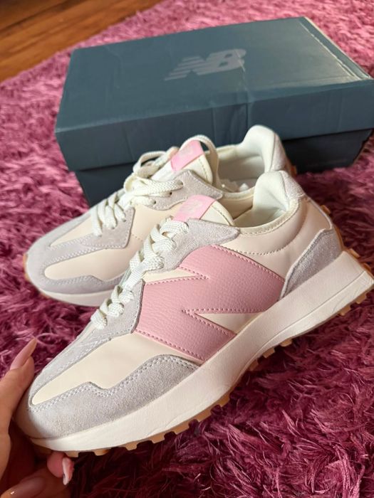 Adidasi New Balance noi