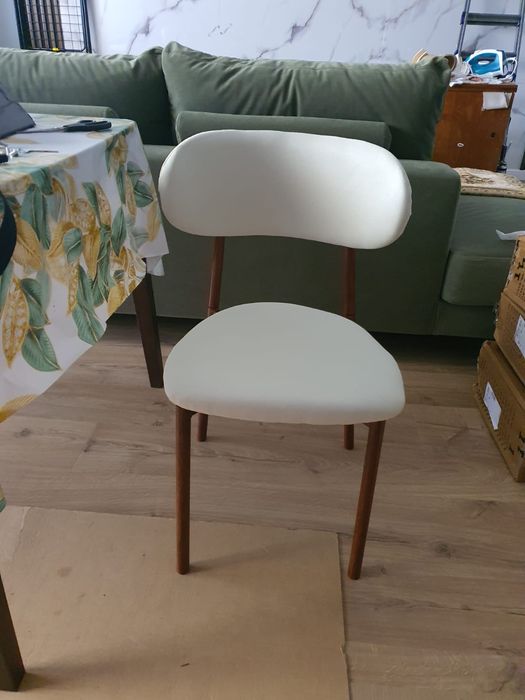 Продаю новые стулья