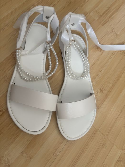 Sandale cu perle!
