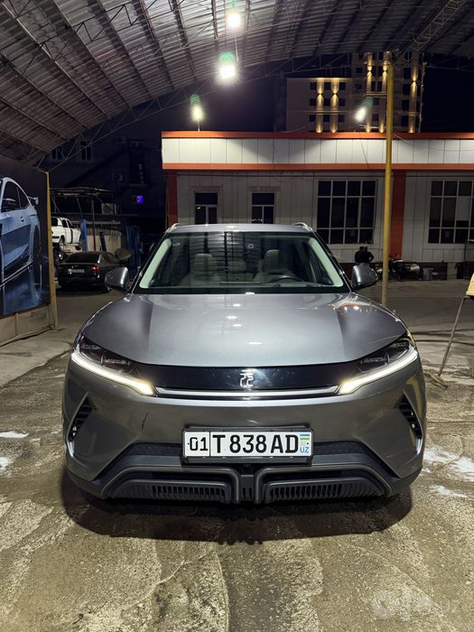 BYD Yuan Upp full pozitsa panorama head upp bor!