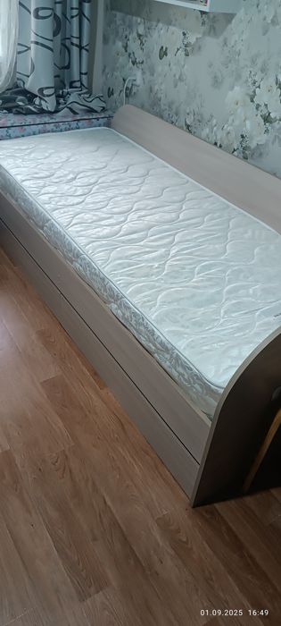 Кровать с ящиками