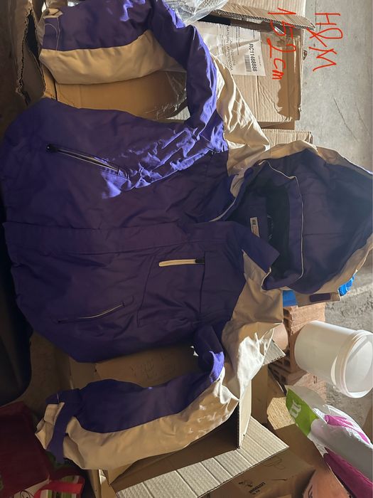 sapca New Era, costum,pantaloni schiuri, casca,placa snowboard, skiuri