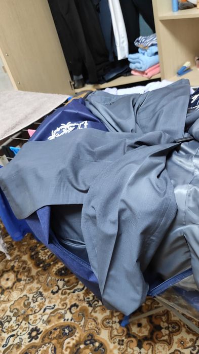 Продаю 2 мужских костюма