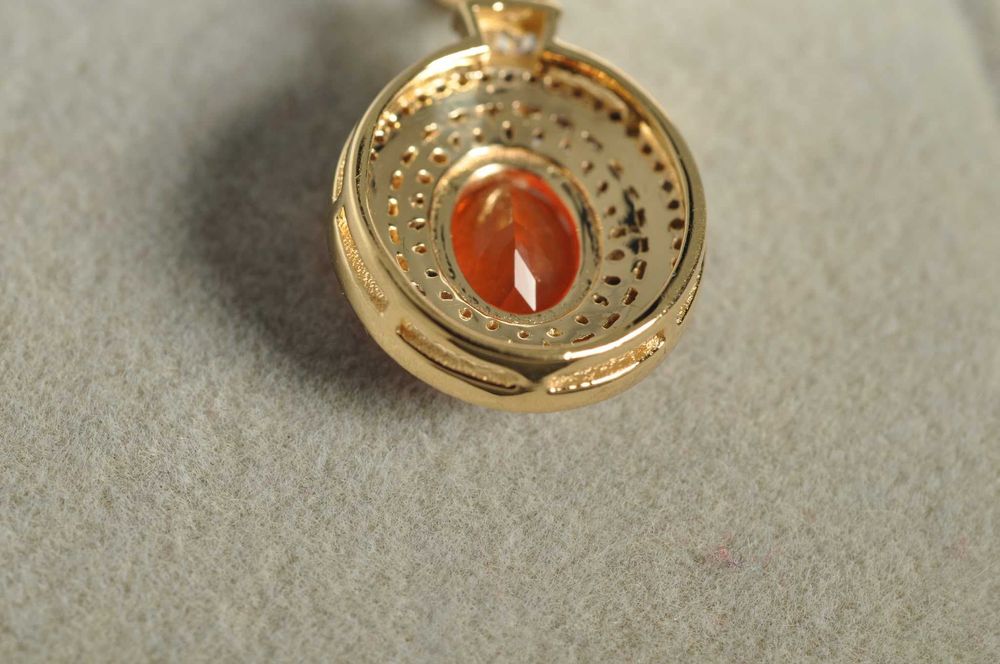 Pandantiv Argint placat Aur roz, Opal caboson, design halo