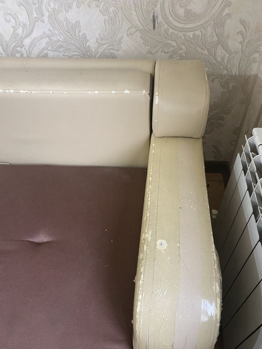 Продается по хорошей цене Диван со креслой