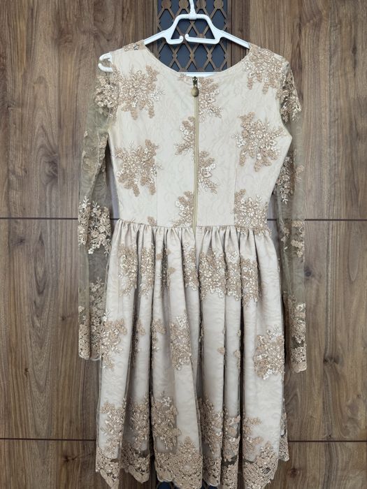 Стилни ежедневни и официални рокли Mohito, Vero Moda и др