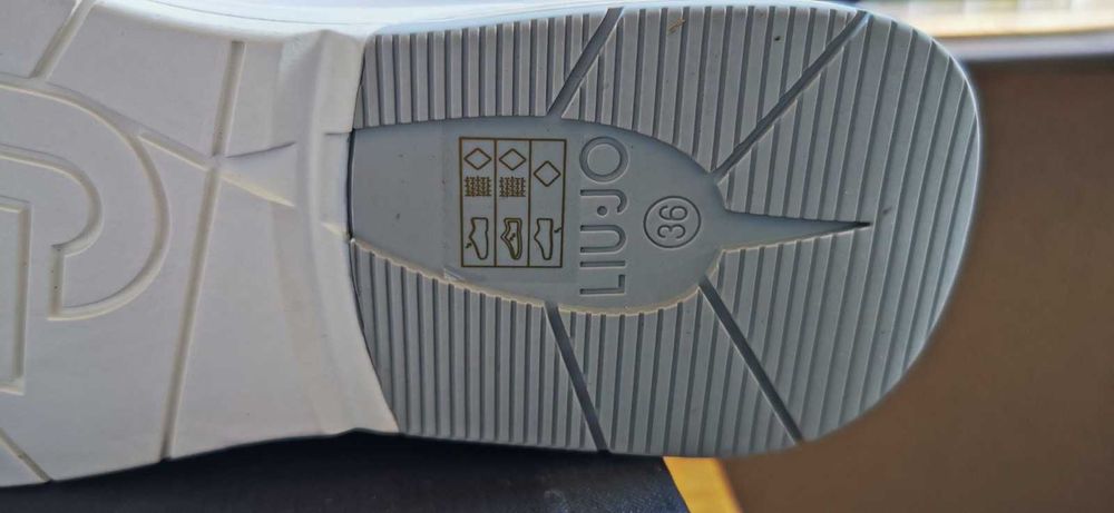 Oригинални маркови дамски маратонки / сникърси LIU JO - 36 номер