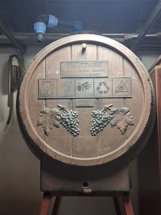 Butoi de vin 300L  din plastic alimentar