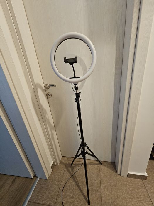 Trepied cu lampa circulara usb
