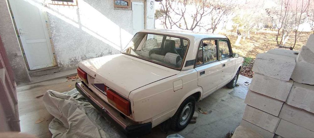 Ваз 2105 сотилади. Тўйтепада