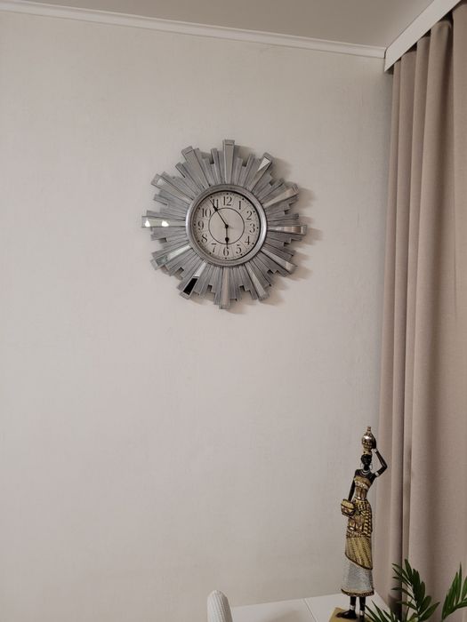 Настенные стильные часы