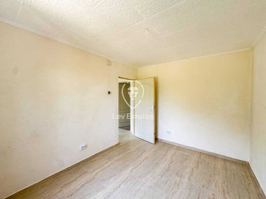 Едноетажна къща след основен ремонт в село Дюлево, област Бургас