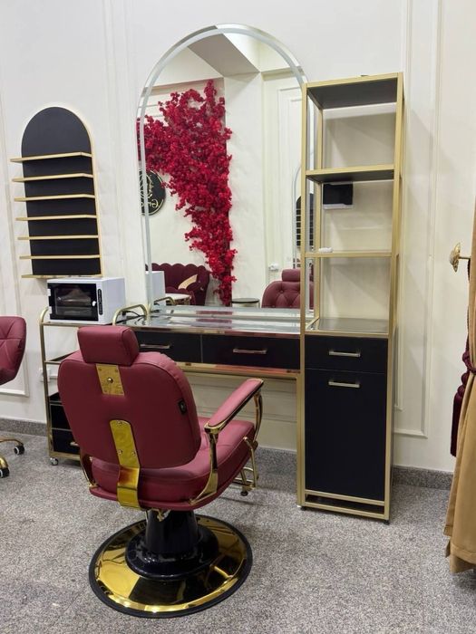 Место под мастеров маникюр и педикюр