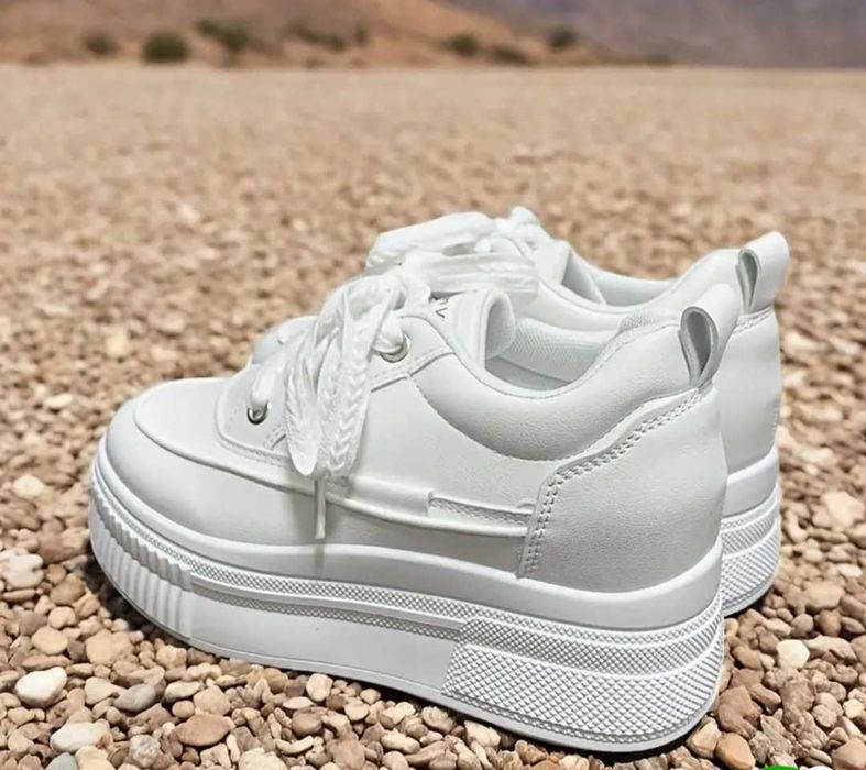 Продавам дамски маратонки