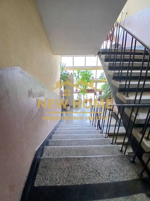 2-ен, тухлен апартамент до Езикова гимназия