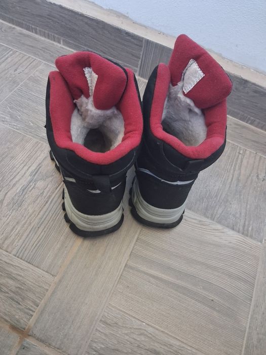 Зимни боти и ботуши за момче