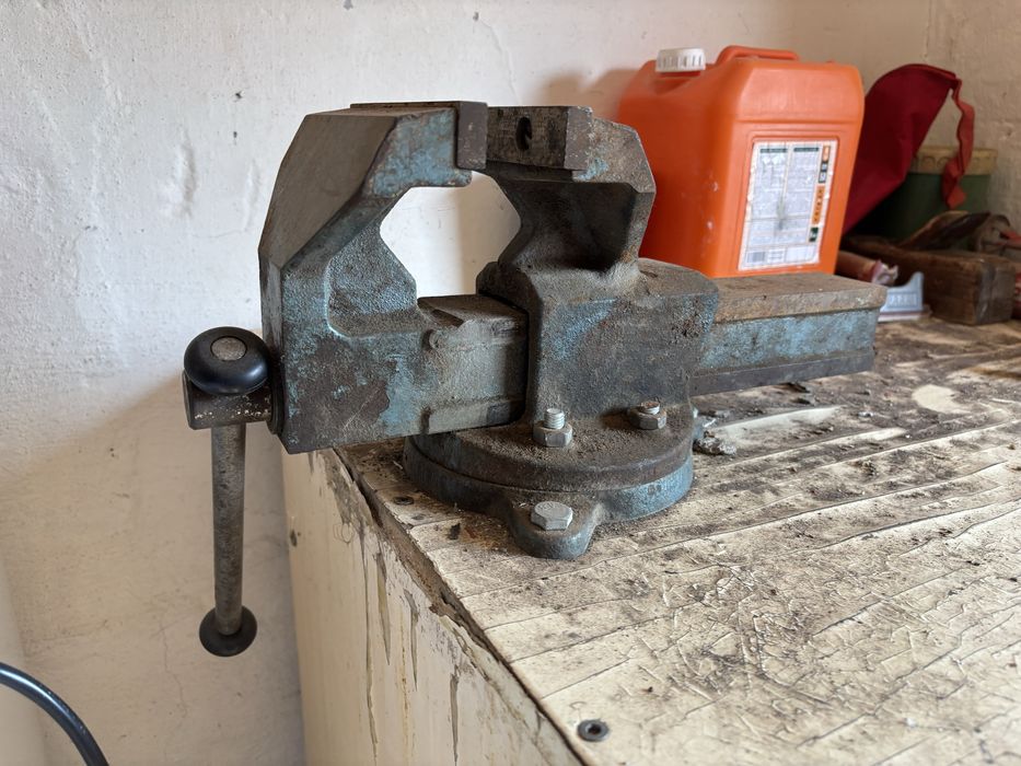 Продается гараж есть торг со всеми документами