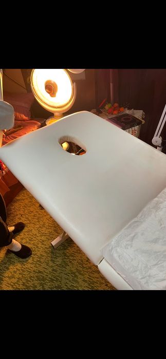 Кушетка и козметична лампа