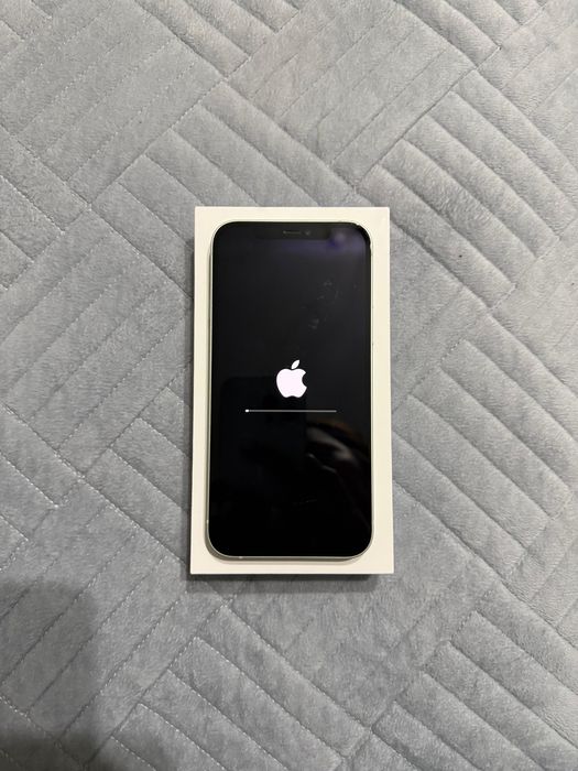 Продам iPhone 12 в отличном состоянии