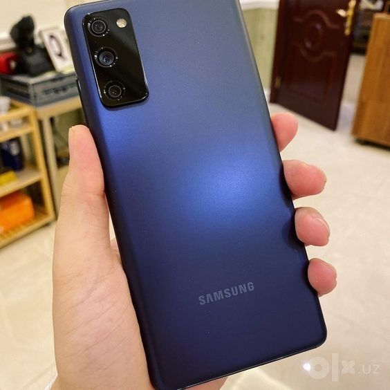 Samsung s20 fe почти новенький