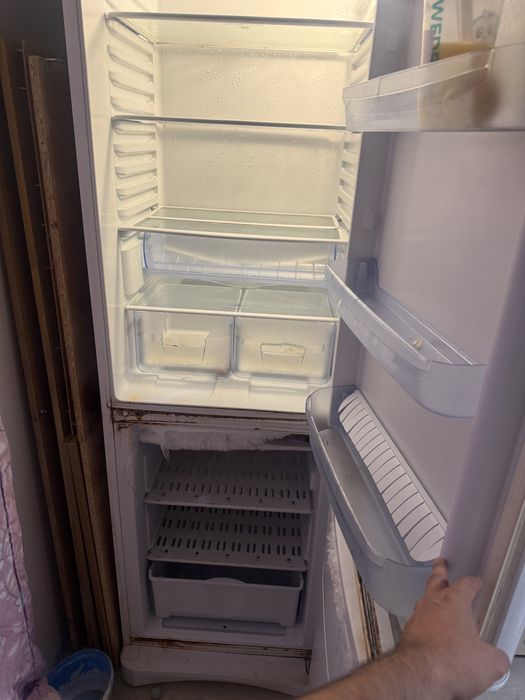 Холодильник indesit