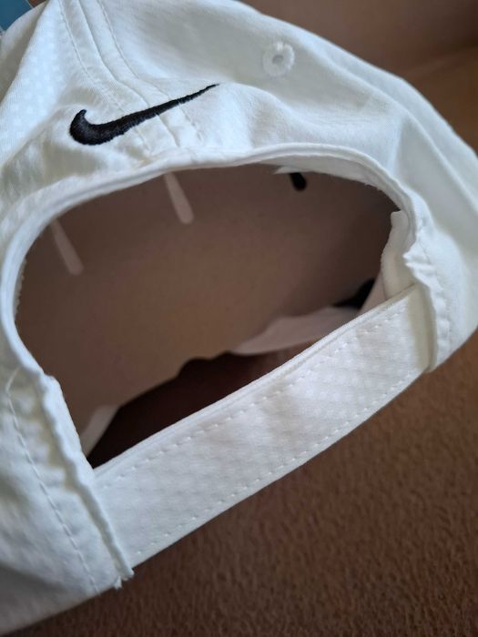 Бяла шапка с козирка Найк/ Nike, един размер, чисто нова