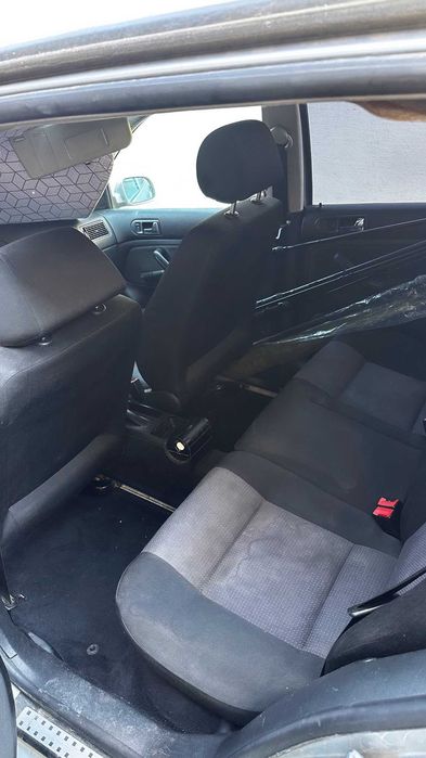 Se vinde masina personala Golf 4 1.4