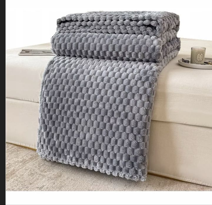 Одеяла нови по 14€