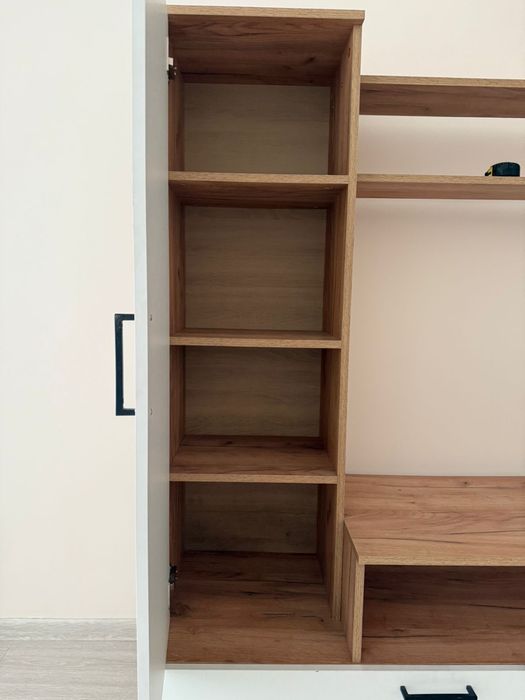 Продам тумбу под телевизор в идеальном состоянии