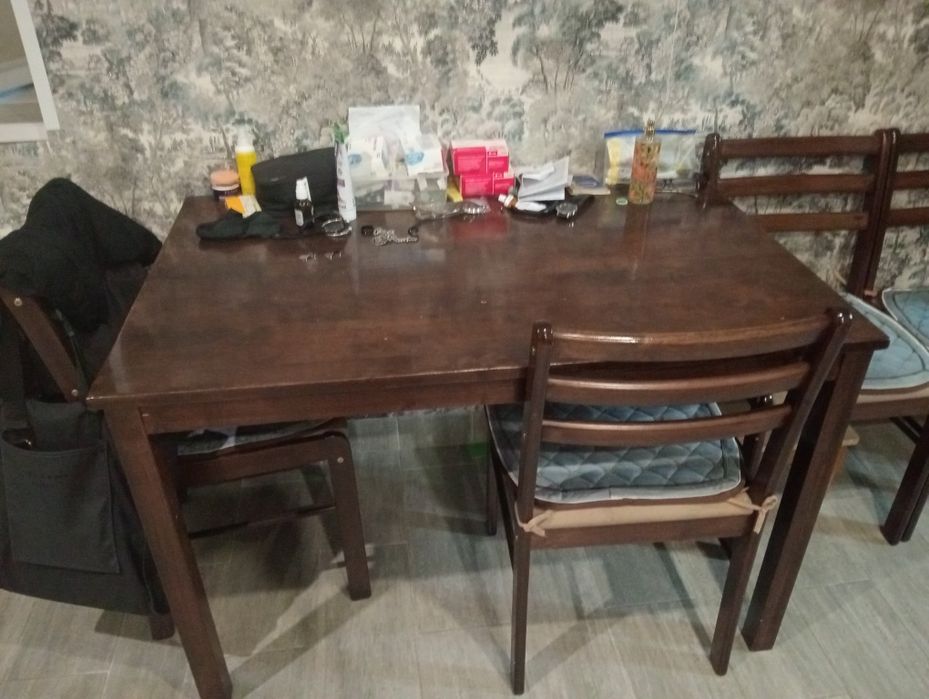Продаем стол и 4 стульев
Б/у,ел в хорошем состоя