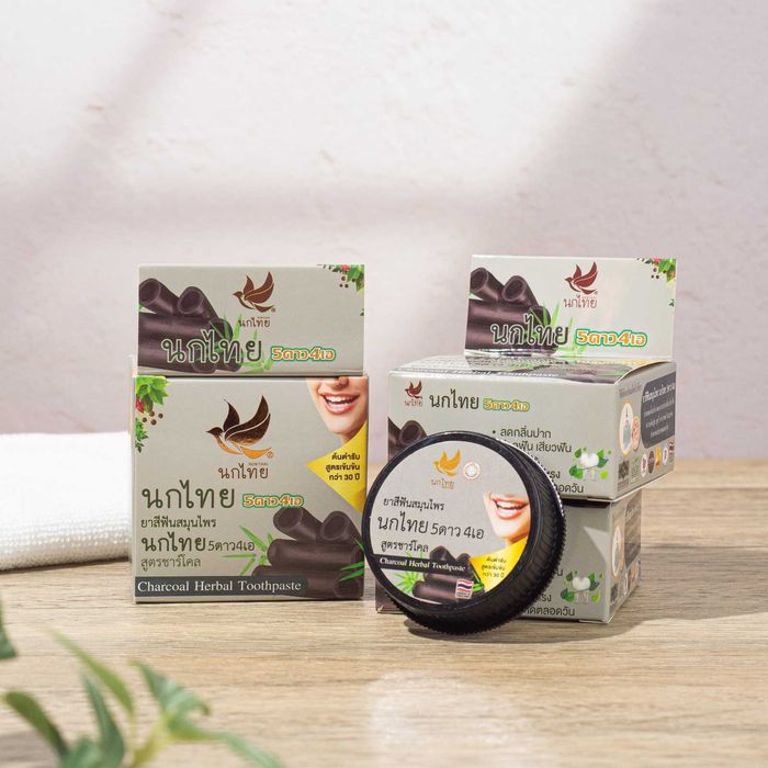 Избелваща паста за зъби с бамбуков въглен от Тайланд