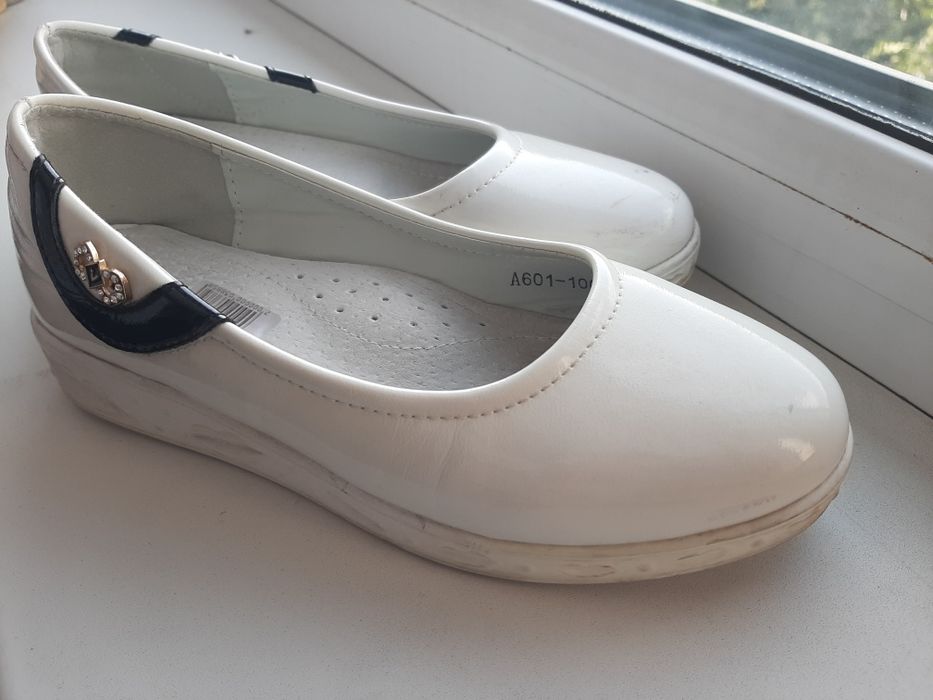 Туфли белые на 7 -8л