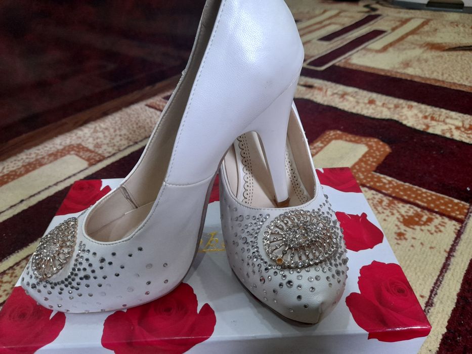 Отдам даром туфли