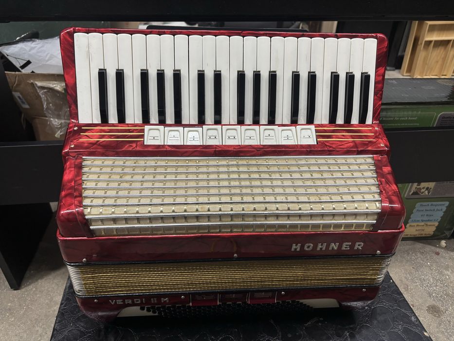 Acordeon Hohner Verdi 2M cu 96 de basi
